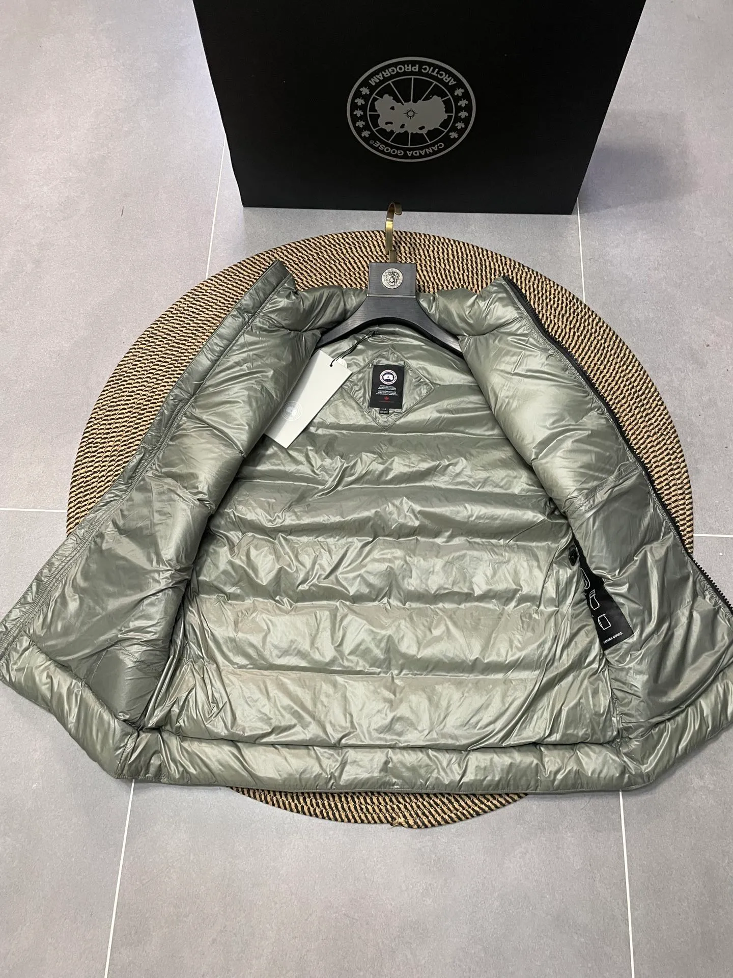 P560 Canadian brand CanadaGoose men's and women's CROFTON lightweight down vest 2229M DWR water-repellent treatment WindWall windproof fabric 700 fleece filling original mold opening details one to one production The upper body effect is stunning Exclusively available on the Xiaohongshu purchasing platform The highest version on the market Size: XS S M L XL XXL